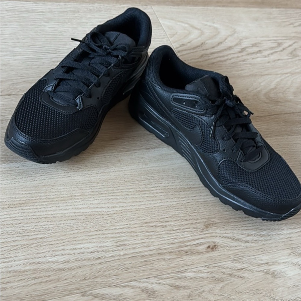 Nike Ultraboost all Black Sneakers men’s 8